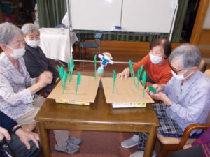 田植えゲームで熱狂！